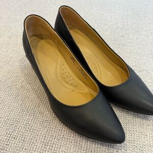 Nisolo Black Leather Heels